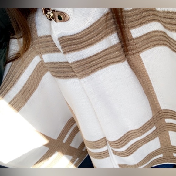 Anne Klein sweater, size large, colors white and gold - Picture 3 of 3